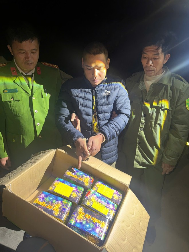 Đối tượng tàng trữ pháo hoa nổ bị tổ công tác 141H Công an huyện Ứng Hòa bắt giữ Đối tượng tàng trữ pháo hoa nổ bị tổ công tác 141H Công an huyện Ứng Hòa bắt giữ