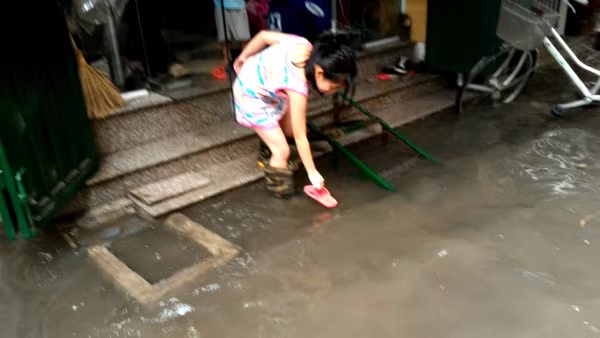 Khu H Tân Mai sau một cơn mưa dai... ảnh 9 Khu H Tân Mai sau một cơn mưa dai... ảnh 9