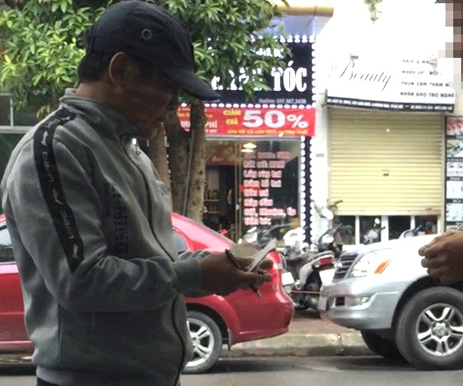 Người dân kêu trời vì bãi xe bủa vây chung cư ảnh 2 Người dân kêu trời vì bãi xe bủa vây chung cư ảnh 2
