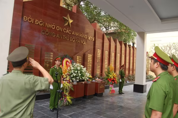 Tri ân công ơn của các Anh hùng liệt sỹ Công an Thủ đô ảnh 1