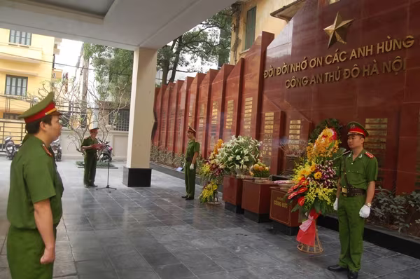 Tri ân công ơn của các Anh hùng liệt sỹ Công an Thủ đô ảnh 4