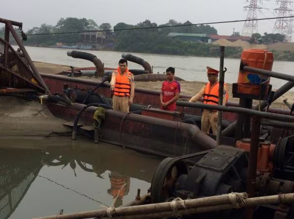 Sự chủ động, mưu trí, kiên trì, vượt qua mọi khó khăn của lực lượng CSGT nói chung và CBCS Đội CSGT đường thủy số 2 đã giúp cho những tuyến sông của Thủ đô thêm bình yên...