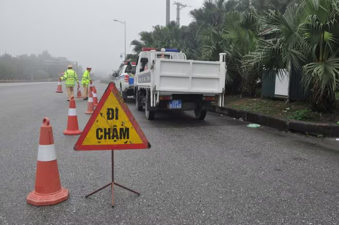 Việc tăng cường kiểm tra xử lý vi phạm nồng độ cồn của CSGT đã góp phần kéo giảm sâu số vụ TNGT, nguyên nhân xuất phát từ lái xe uống bia, rượu khi điều khiển phương tiện Việc tăng cường kiểm tra xử lý vi phạm nồng độ cồn của CSGT đã góp phần kéo giảm sâu số vụ TNGT, nguyên nhân xuất phát từ lái xe uống bia, rượu khi điều khiển phương tiện