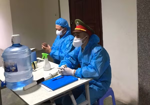 Trắng đêm đảm bảo an toàn tòa nhà 34T Hoàng Đạo Thúy - khu cách ly phòng dịch Covid-19 ảnh 2 Trắng đêm đảm bảo an toàn tòa nhà 34T Hoàng Đạo Thúy - khu cách ly phòng dịch Covid-19 ảnh 2