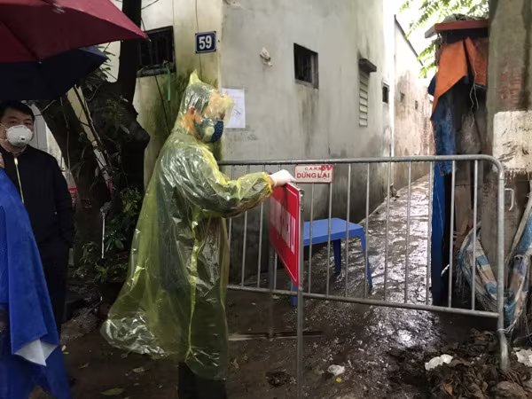 Tấm biển khu cách ly đã được dỡ bỏ Tấm biển khu cách ly đã được dỡ bỏ