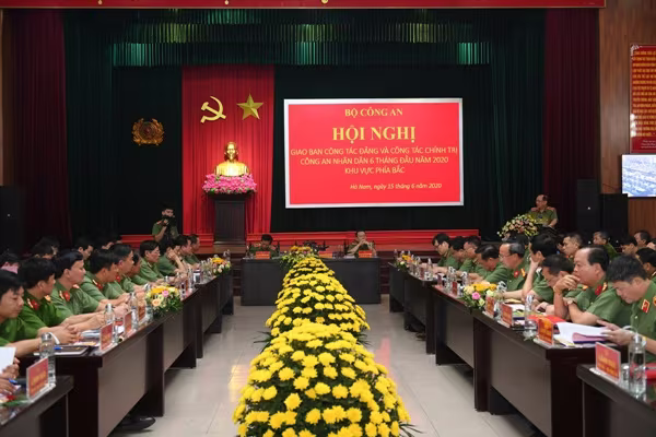 Tăng cường giáo dục chính trị, tư tưởng song hành với bố trí cán bộ hoạt động hiệu lực, hiệu quả ảnh 2 Tăng cường giáo dục chính trị, tư tưởng song hành với bố trí cán bộ hoạt động hiệu lực, hiệu quả ảnh 2