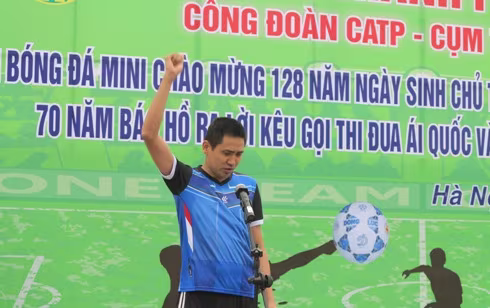 Cụm thi đua số 6 tranh tài ở giải bóng đá mini Chào mừng Ngày sinh nhật Bác ảnh 4 Cụm thi đua số 6 tranh tài ở giải bóng đá mini Chào mừng Ngày sinh nhật Bác ảnh 4