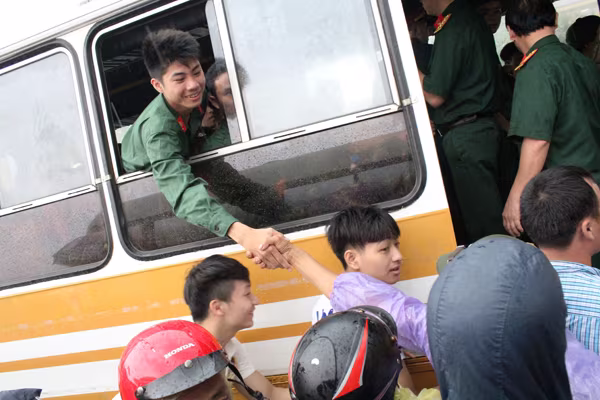 Tự hào tiếp nối truyền thống quê hương anh hùng ảnh 8