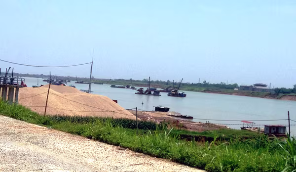 Kiên quyết không để cát tặc lộng hành   ảnh 1 Kiên quyết không để cát tặc lộng hành   ảnh 1