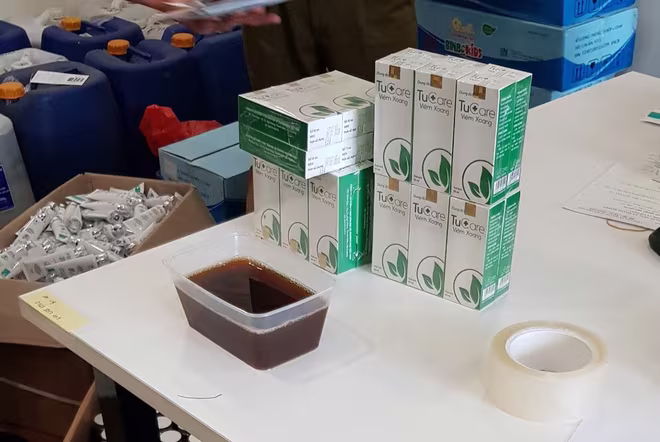 Phát hiện lượng lớn mỹ phẩm, thực phẩm chức năng sản xuất chui ảnh 2
