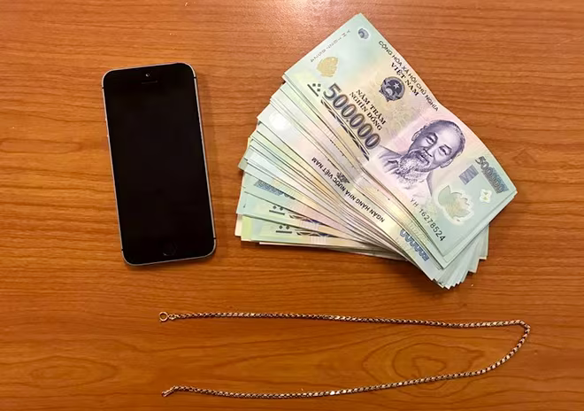 Tên cướp bị bắt ngay khi vừa gây án ảnh 2 Tên cướp bị bắt ngay khi vừa gây án ảnh 2