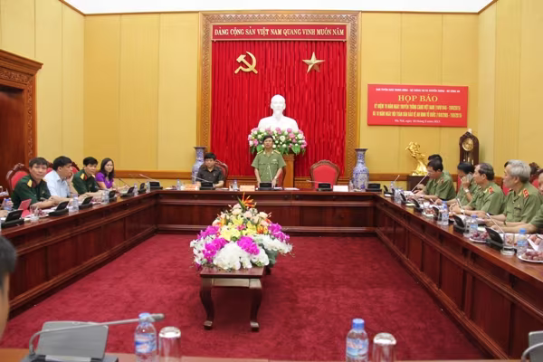 Tôn vinh hình ảnh lực lượng Công an nhân dân ảnh 1 Tôn vinh hình ảnh lực lượng Công an nhân dân ảnh 1