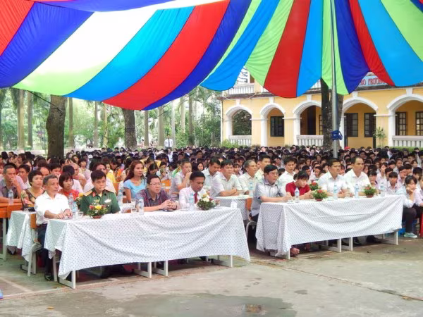 Năm học mới ở trường THPT Nguyễn Văn Cừ ảnh 2