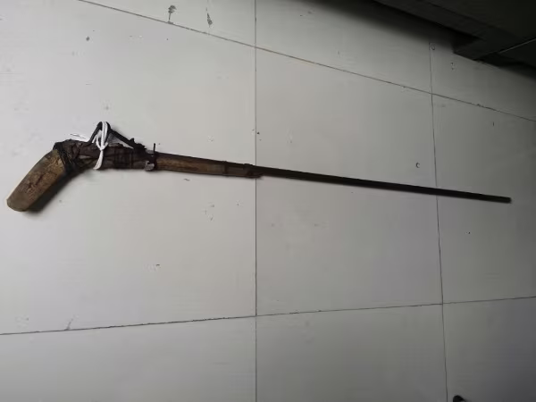 Đói ăn, kẻ bệnh hoạn phải mò xuống núi sau 3 ngày trốn chạy ảnh 2 Đói ăn, kẻ bệnh hoạn phải mò xuống núi sau 3 ngày trốn chạy ảnh 2