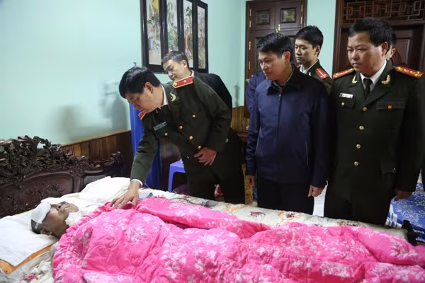 Ban Giám đốc CATP Hà Nội đến thăm Đại tá Phan Cao Thu  ảnh 1