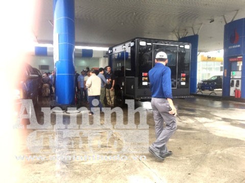 Ngắm siêu xe "Quái thú" của Tổng thống Mỹ lăn bánh trên đường phố dự APEC 2017 ảnh 5 Ngắm siêu xe "Quái thú" của Tổng thống Mỹ lăn bánh trên đường phố dự APEC 2017 ảnh 5