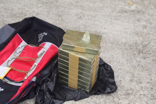 Nhân thân cực ‘xấu’ của kẻ vận chuyển 9 bánh heroin ảnh 2 Nhân thân cực ‘xấu’ của kẻ vận chuyển 9 bánh heroin ảnh 2