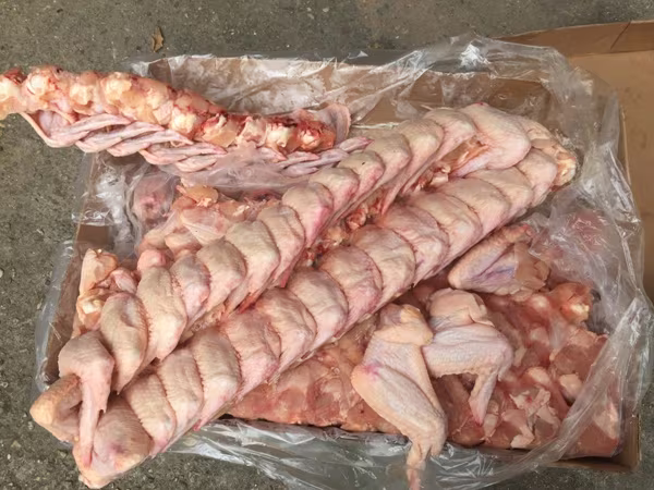 Chặn giữ xe tải vận chuyển gần nửa tấn cánh gà đông lạnh nhập lậu ảnh 2