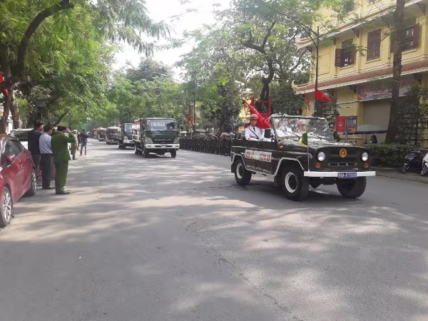 Đồng đội nghiêm cẩn tiễn biệt 3 Liệt sỹ Công an nhân dân trước giờ về với đất Mẹ ảnh 1
