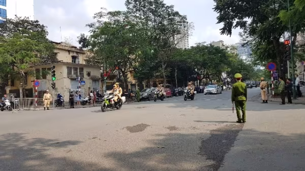 Đồng đội nghiêm cẩn tiễn biệt 3 Liệt sỹ Công an nhân dân trước giờ về với đất Mẹ ảnh 4