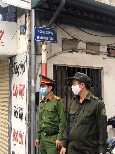 Hà Nội: Lực lượng Công an kiểm soát chặt, ngừa mọi nguy cơ lây nhiễm Covid-19 ảnh 3 Hà Nội: Lực lượng Công an kiểm soát chặt, ngừa mọi nguy cơ lây nhiễm Covid-19 ảnh 3