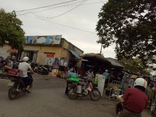 ‘Diện mạo’ hàng quán ở Hà Nội sáng 28-3, sau chủ trương tạm đóng cửa phòng chống dịch Covid-19 ảnh 12