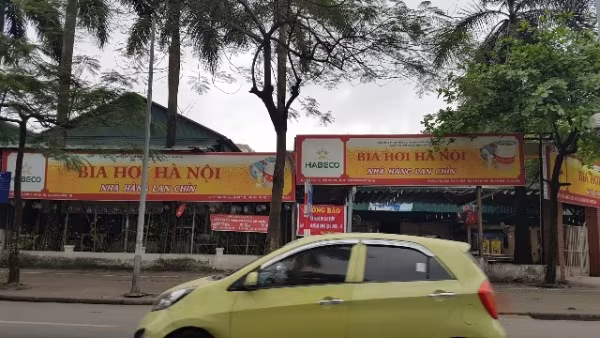 ‘Diện mạo’ hàng quán ở Hà Nội sáng 28-3, sau chủ trương tạm đóng cửa phòng chống dịch Covid-19 ảnh 2