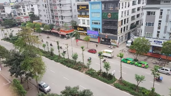 ‘Diện mạo’ hàng quán ở Hà Nội sáng 28-3, sau chủ trương tạm đóng cửa phòng chống dịch Covid-19 ảnh 1