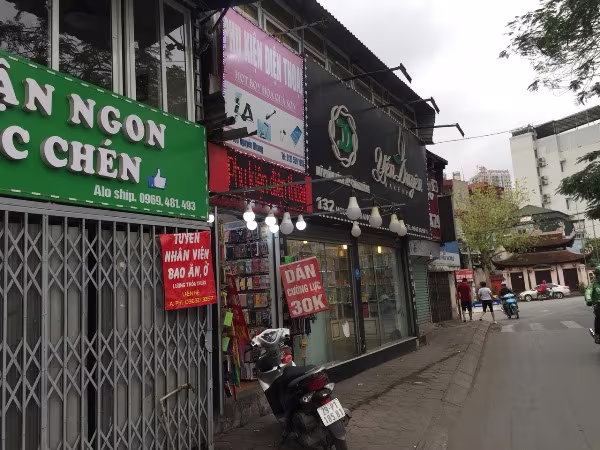 ‘Diện mạo’ hàng quán ở Hà Nội sáng 28-3, sau chủ trương tạm đóng cửa phòng chống dịch Covid-19 ảnh 10