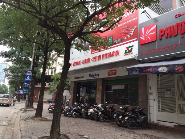 ‘Diện mạo’ hàng quán ở Hà Nội sáng 28-3, sau chủ trương tạm đóng cửa phòng chống dịch Covid-19 ảnh 11