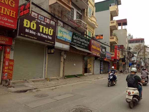 ‘Diện mạo’ hàng quán ở Hà Nội sáng 28-3, sau chủ trương tạm đóng cửa phòng chống dịch Covid-19 ảnh 13