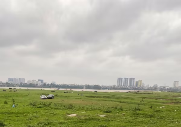 Bất chấp yêu cầu cấm tụ tập đông người để phòng dịch Covid-19, hàng trăm người vẫn kéo ra bãi giữa sông Hồng ăn uống ảnh 3 Bất chấp yêu cầu cấm tụ tập đông người để phòng dịch Covid-19, hàng trăm người vẫn kéo ra bãi giữa sông Hồng ăn uống ảnh 3