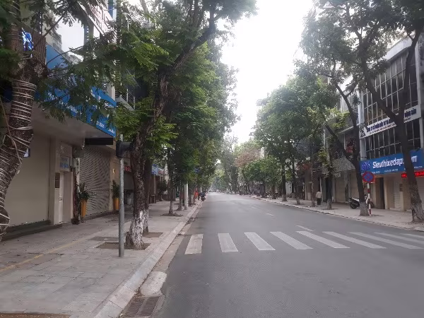 Những hình ảnh đường phố Thủ đô Hà Nội trong buổi sáng 1-4 ảnh 4 Những hình ảnh đường phố Thủ đô Hà Nội trong buổi sáng 1-4 ảnh 4