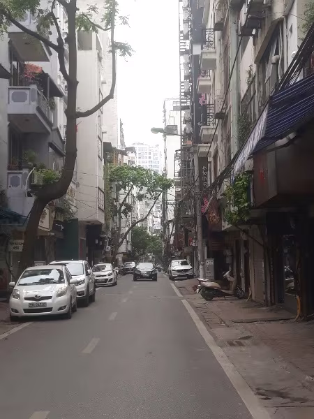 Những hình ảnh đường phố Thủ đô Hà Nội trong buổi sáng 1-4 ảnh 6 Những hình ảnh đường phố Thủ đô Hà Nội trong buổi sáng 1-4 ảnh 6