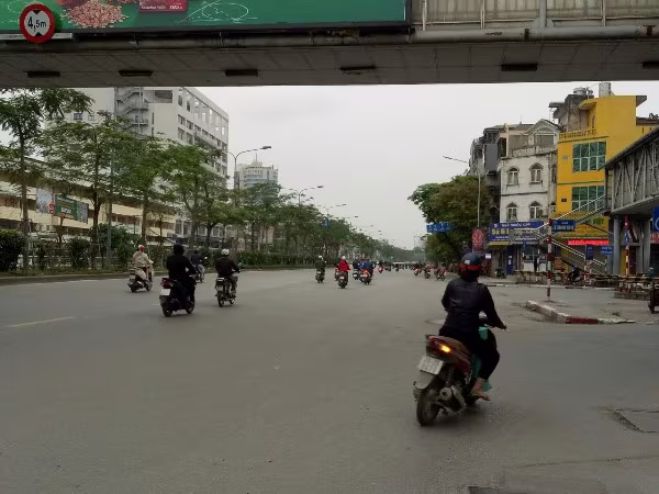 Những hình ảnh đường phố Thủ đô Hà Nội trong buổi sáng 1-4 ảnh 15 Những hình ảnh đường phố Thủ đô Hà Nội trong buổi sáng 1-4 ảnh 15