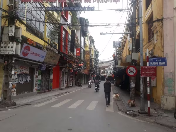 Những hình ảnh đường phố Thủ đô Hà Nội trong buổi sáng 1-4 ảnh 3 Những hình ảnh đường phố Thủ đô Hà Nội trong buổi sáng 1-4 ảnh 3