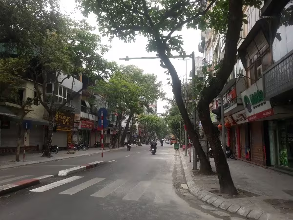 Những hình ảnh đường phố Thủ đô Hà Nội trong buổi sáng 1-4 ảnh 5 Những hình ảnh đường phố Thủ đô Hà Nội trong buổi sáng 1-4 ảnh 5