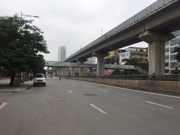 Những hình ảnh đường phố Thủ đô Hà Nội trong buổi sáng 1-4 ảnh 18 Những hình ảnh đường phố Thủ đô Hà Nội trong buổi sáng 1-4 ảnh 18