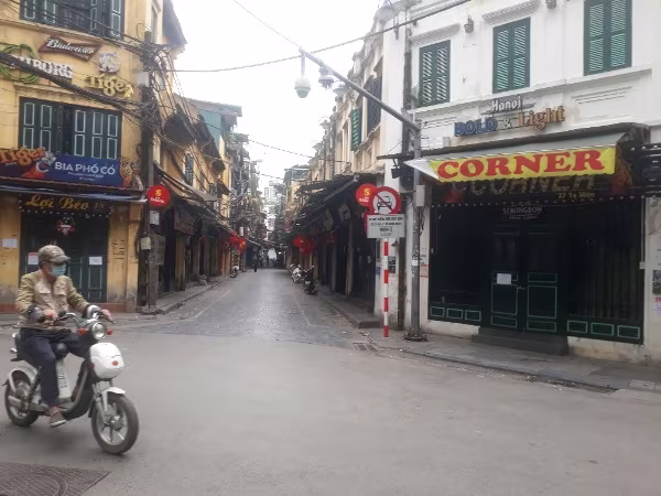 Những hình ảnh đường phố Thủ đô Hà Nội trong buổi sáng 1-4 ảnh 2 Những hình ảnh đường phố Thủ đô Hà Nội trong buổi sáng 1-4 ảnh 2