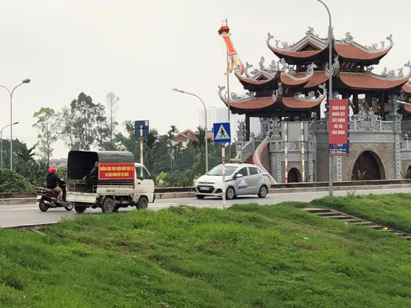 Những hình ảnh đường phố Thủ đô Hà Nội trong buổi sáng 1-4 ảnh 14 Những hình ảnh đường phố Thủ đô Hà Nội trong buổi sáng 1-4 ảnh 14