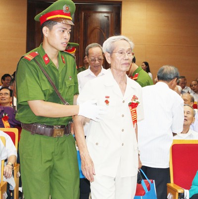 Tiếp lửa cách mạng, tri ân các thế hệ Công an đã cống hiến vì Thủ đô bình yên ảnh 3 Tiếp lửa cách mạng, tri ân các thế hệ Công an đã cống hiến vì Thủ đô bình yên ảnh 3