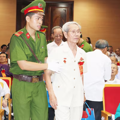 Tiếp lửa cách mạng, tri ân các thế hệ Công an đã cống hiến vì Thủ đô bình yên ảnh 3 Tiếp lửa cách mạng, tri ân các thế hệ Công an đã cống hiến vì Thủ đô bình yên ảnh 3