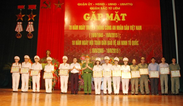 Bồi dưỡng hun đúc ngọn lửa truyền thống cho các thế hệ ảnh 3 Bồi dưỡng hun đúc ngọn lửa truyền thống cho các thế hệ ảnh 3