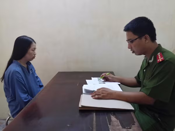 Nữ quái đầu độc bạn tình để cướp tài sản ảnh 1 Nữ quái đầu độc bạn tình để cướp tài sản ảnh 1