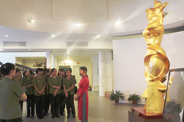 Tôn vinh những giá trị truyền thống tốt đẹp của phụ nữ Việt Nam ảnh 2 Tôn vinh những giá trị truyền thống tốt đẹp của phụ nữ Việt Nam ảnh 2