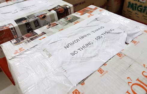 Mỗi ngày shop online này nhận được hàng nghin đơn hàng, trong đó nhiều đơn hàng có số lượng lớn Mỗi ngày shop online này nhận được hàng nghin đơn hàng, trong đó nhiều đơn hàng có số lượng lớn