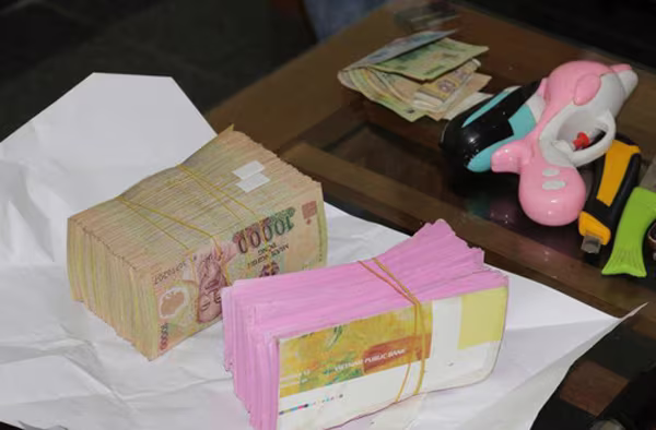 Tạm giữ hình sự đối tượng cầm kiếm bịt mặt cướp ngân hàng ảnh 2 Tạm giữ hình sự đối tượng cầm kiếm bịt mặt cướp ngân hàng ảnh 2