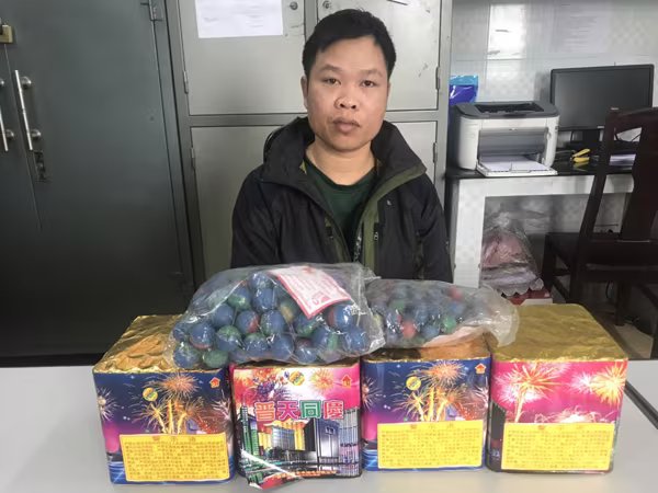 Liên tiếp bắt giữ các đối tượng vận chuyển pháo lậu ảnh 1 Liên tiếp bắt giữ các đối tượng vận chuyển pháo lậu ảnh 1