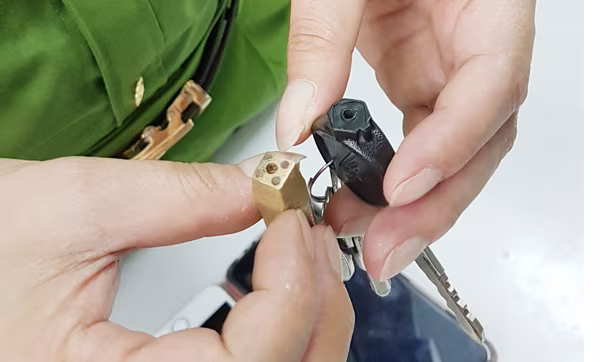 Tuần tra đêm mùa Covid-19, bắt ngay ổ nhóm chuyên trộm cắp xe máy ở khu trọ ảnh 5