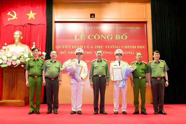 Trao quyết định bổ nhiệm 2 đồng chí Thứ trưởng Bộ Công an ảnh 2
